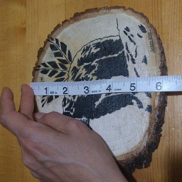 Sliced tree trunk painted shellac bear picture - Picture 8 of 10